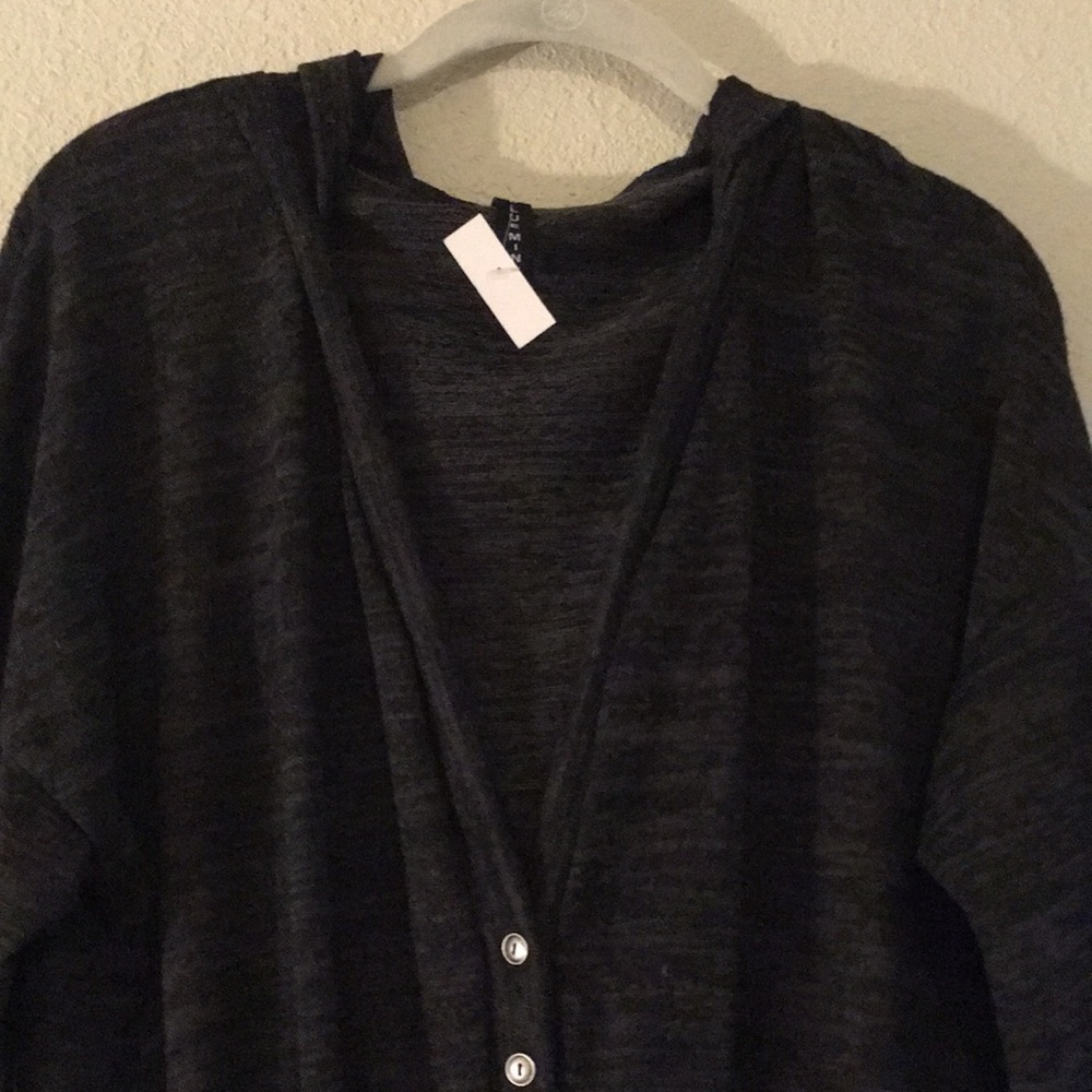 *SOLD*Absolutely adorable BLUE MINT HoodedRomper W/VNeck - Picture 4 of 8